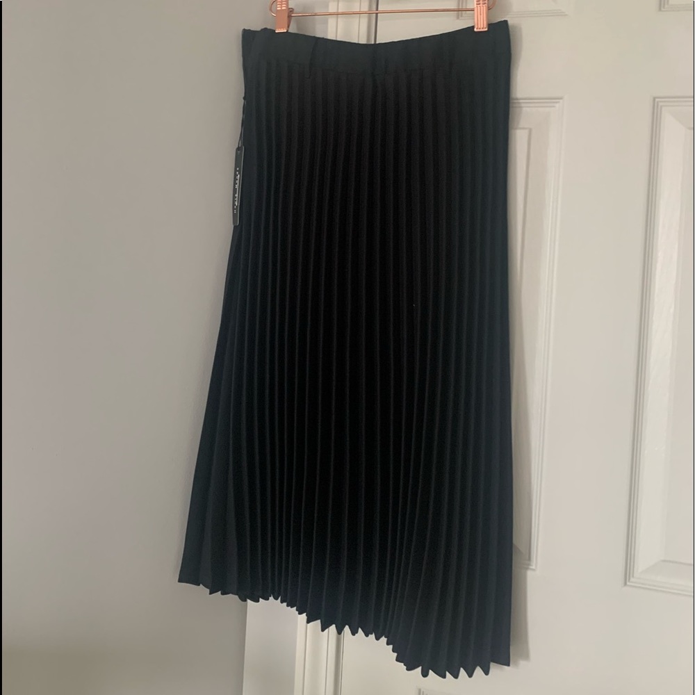 NWT HAUTE MONDE BLACK PLEATED SKIRT